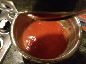 Lift the mill to check the level of the sauce so it doesn't touch under the mill.